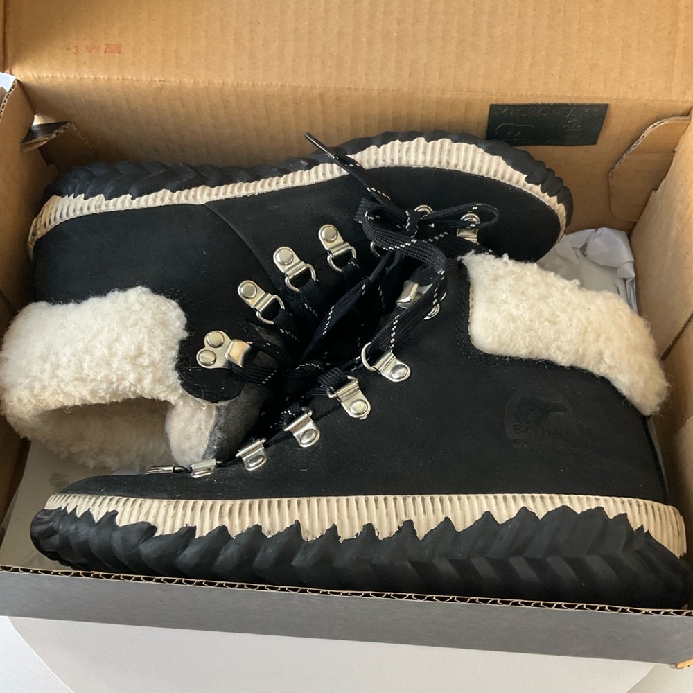 Sorel Black and Cream High-Top Footwear - Picture 13 of 13